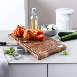 Schneidebrett Mit Saftrille Und Intarsien L 50 X B 27cm ACACIA In Braun -Angebote Butlers Store butlers schneidebrett mit saftrille und intarsien l 50 x b 27cm acacia in braun 8